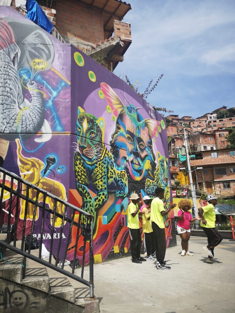 rue de la comuna 13 à Medellin en Colombie