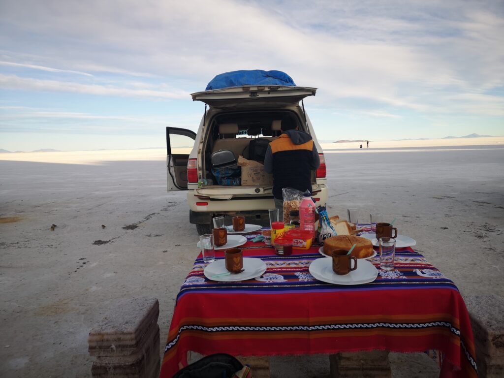 petit déjeuner isla Incahuasi Uyuni Bolivie