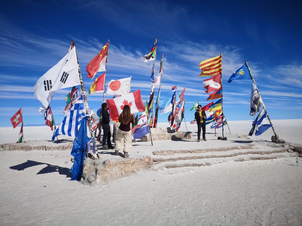 salar uyuni hotel playa blanca drapeaux
